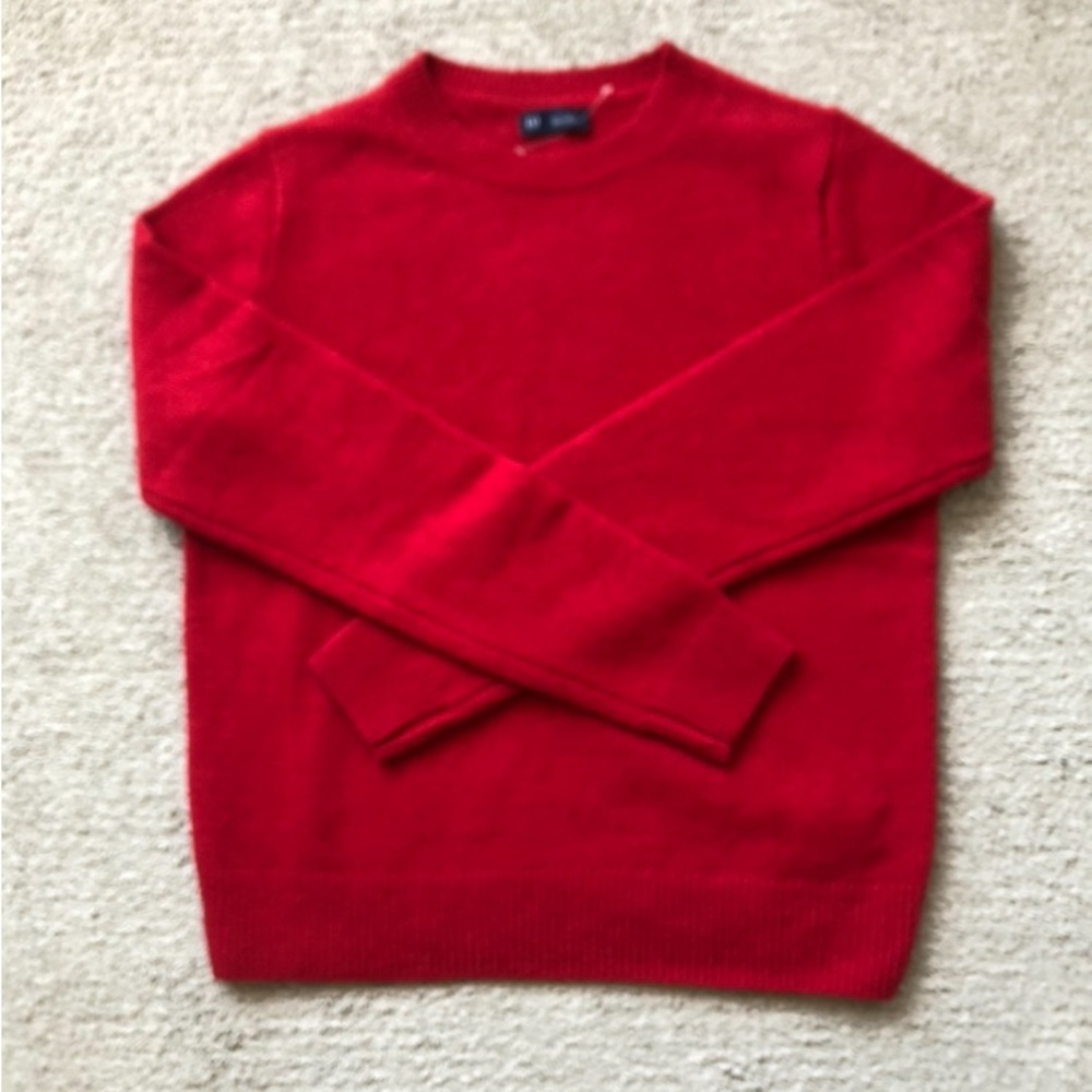 Gap Crewneck Sweater.NWOT.